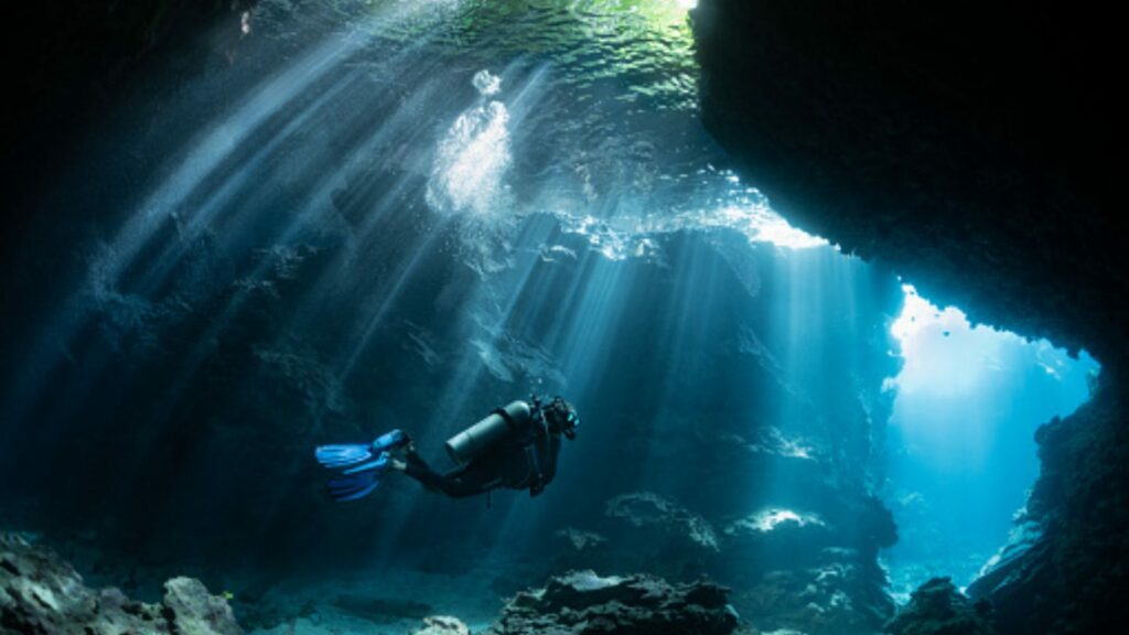 Brainlush blog- Mastering Good Brand Messaging: Ultimate Guide - diving for clear brand messaging